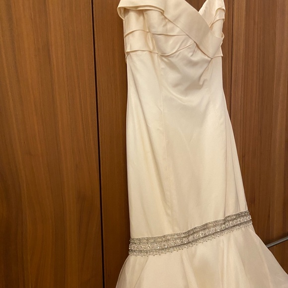 Isabelle Armstrong Kleinfields designer silk wedding dress - Picture 8 of 16
